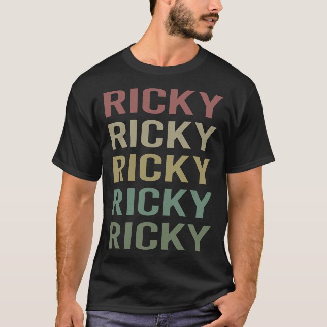 Farbige Textkunst - Ricky Name T-Shirt (Vorderseite)