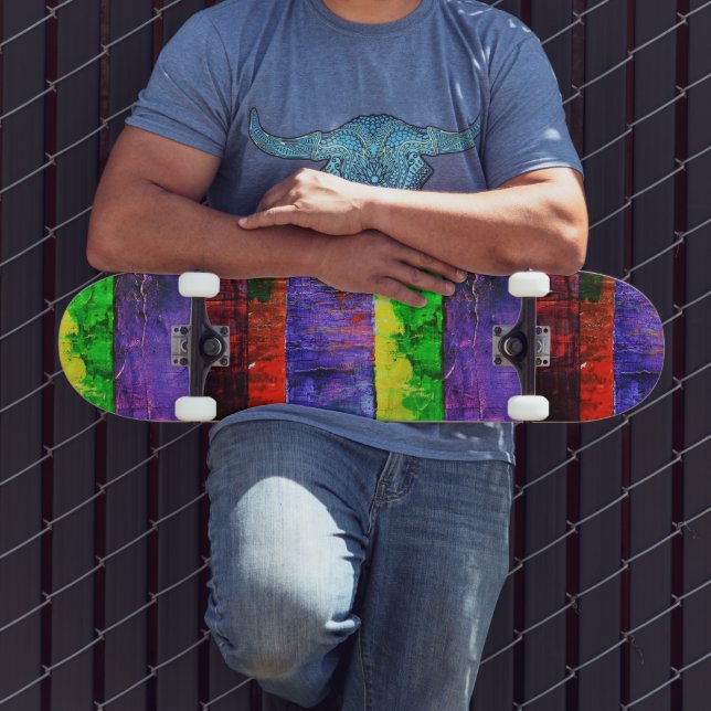 Farbige Texturierte Lila Rot- und Grünstreifen Coo Skateboard (Außenbereich 3)