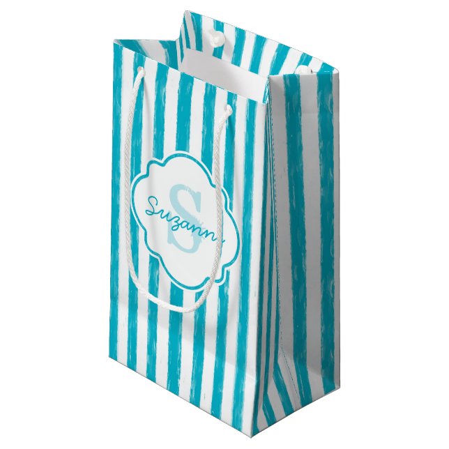 Farbige türkisfarbene Streifen Monogramm und Name Kleine Geschenktüte (Vorderseite Schrägansicht)