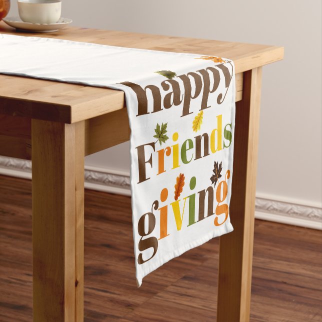 Farbige Typografie Happy Friendsgiving Fall Kurzer Tischläufer (Beispiel)