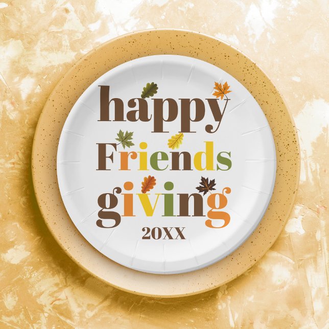 Farbige Typografie Happy Friendsgiving Fall Pappteller (Von Creator hochgeladen)