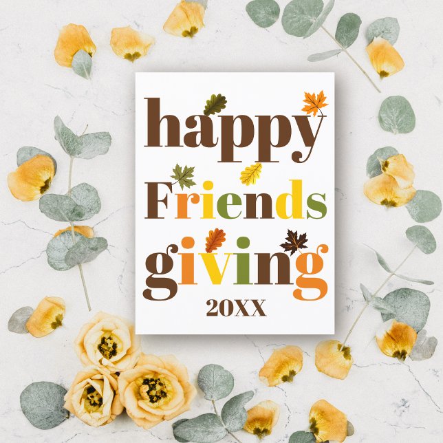 Farbige Typografie Happy Friendsgiving Fall Postkarte (Von Creator hochgeladen)
