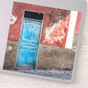 Farbige Wand mit blauer Tür Aufkleber