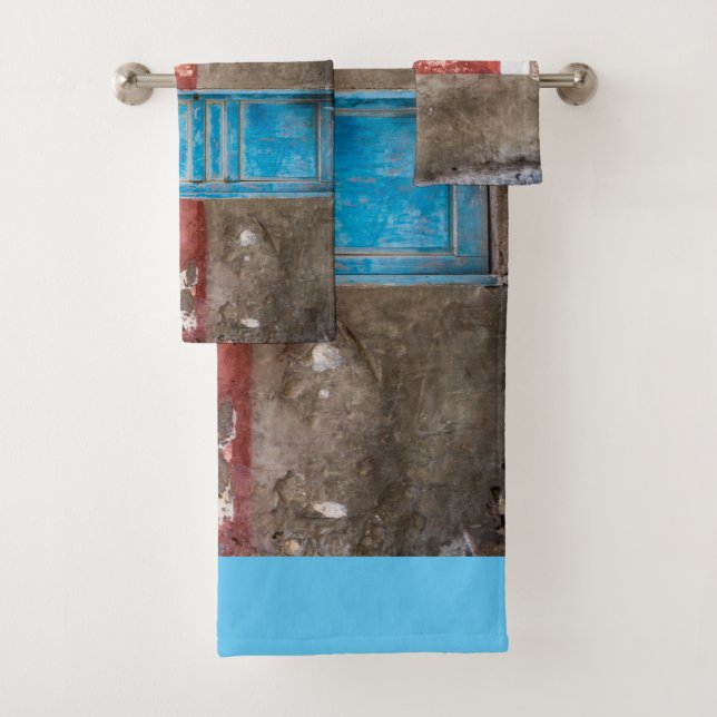 Farbige Wand mit blauer Tür Badhandtuch Set (Insitu)