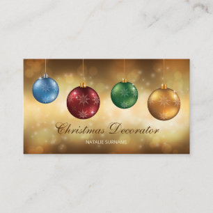 Farbige Weihnachtsbaumkugeln auf gelbem Bokeh Visitenkarte