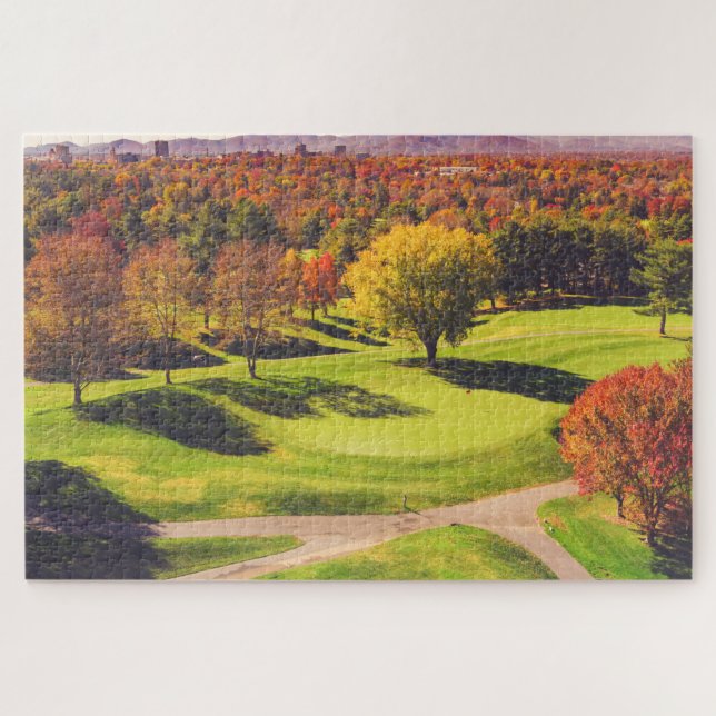 Farbiger Golfplatz im Herbst (Horizontal)