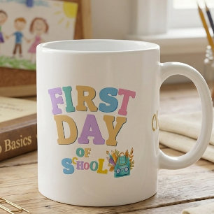 Farbiger personalisierter Tasse zum ersten Schulta