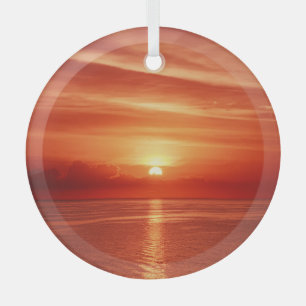 Farbiger Sonnenaufgang auf See, dramatische Wolken Ornament Aus Glas