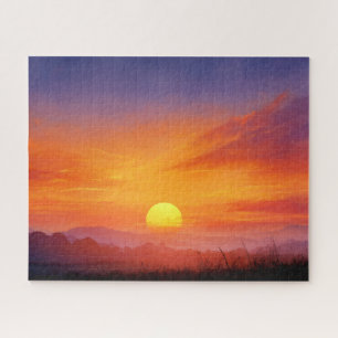 Farbiger Sonnenuntergang Himmel und Berge Fotograf
