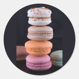 Farbiger Stapel französischer Macarons Runder Aufkleber