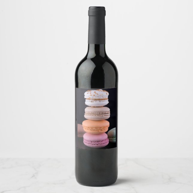 Farbiger Stapel französischer Macarons Weinetikett (Vorderseite)