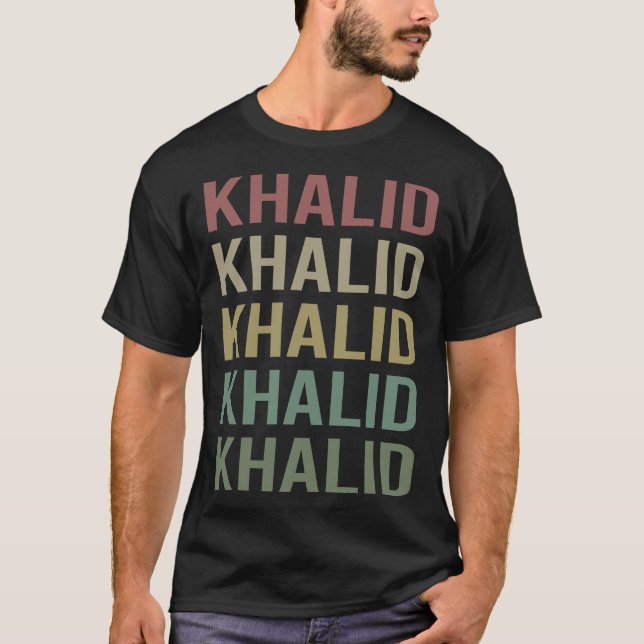 Farbiger Text Art - Khalid Name T-Shirt (Vorderseite)
