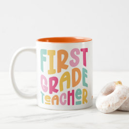 Farbiger Text des Lehrers erster Klasse Zweifarbige Tasse