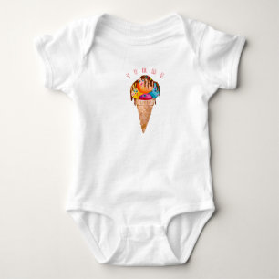 Farbiges Eis in einem knusprigen Kegel Baby Strampler