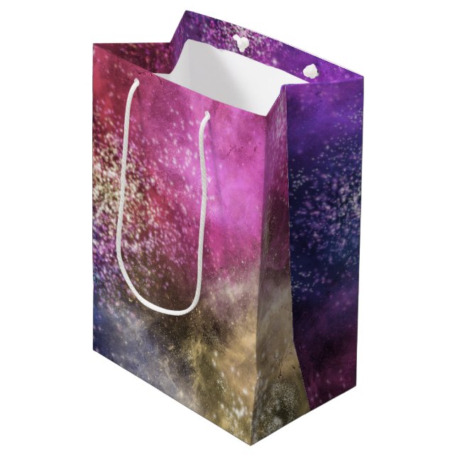 Farbiges Galaxiemuster Mittlere Geschenktüte (Vorderseite Schrägansicht)