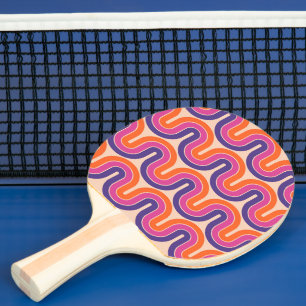 Farbiges geometrisches Wellendesign im Retro Tischtennis Schläger
