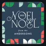 Farbiges helles Weihnachten Weihnachtsgeometrie Quadratischer Aufkleber<br><div class="desc">Farbenfrohe fröhliche Weihnachten Weihnachtsgeometrie Typografie Drehbuch Urlaubsdesign. Rot,  Grün,  Marineblau und Rosa.</div>