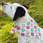 Farbiges Herzmuster für Haustiere Halstuch<br><div class="desc">Ein farbenfrohes Herzmuster in Rosa-,  aquamarin- und Grautönen ist ein niedliches Accessoire für Ihren Hund. Die Größe dieser Bandana beträgt 18 x 18 cm². Es funktioniert am besten für eine größere Hunderasse.</div>