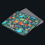 Farbiges Retro-Blumenmuster Laptopschutzhülle<br><div class="desc">Niedliche, farbenfrohe Retro-Blume und Tiere (Vögel, Eulen, Schweinekiefern, Schmetterlinge) in rot-grünen Farbtönen.</div>