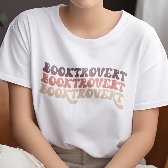 Farbrückwärts-Buchtrovert Buchlover T-Shirt (Von Creator hochgeladen)