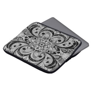 Farbsymphonie Mandala – Kräftige psychedelische Bl Laptopschutzhülle