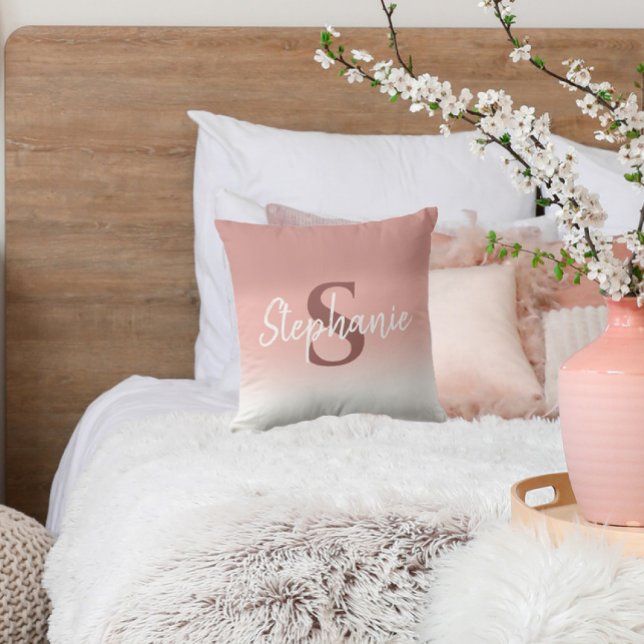 Farbtöne der rosa Kalligraphie Monogram Kissen (Von Creator hochgeladen)