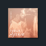 Farbüberlagerung Stilvolles Foto-Jubiläumsgeschenk Leinwanddruck<br><div class="desc">Diese personalisierte,  stilvolle Wanddekoration ist in einem Schwarz-Weiß-Overlay des Fotos des Paares (besser,  um ein Schwarz-Weiß-Foto zu verwenden) und einer modernen Typografie gestaltet. Sie können dieses Jubiläumsbild mit Ihrem Foto,  Namen und Anzahl der Jahre oder einer beliebigen benutzerdefinierten Nachricht bearbeiten.</div>