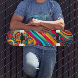 Farbwellenfusion – Moderne abstrakte Wirbelkunst Skateboard