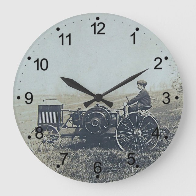 Farm Boy & Antique Tractor Große Wanduhr (Vorderseite)