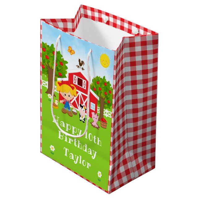 Farm Red Barn Blonde Hair Girl Happy Birthday Mittlere Geschenktüte (Vorderseite Schrägansicht)