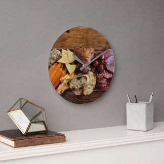 Farm-to-Table-Charcuterie  Große Wanduhr
