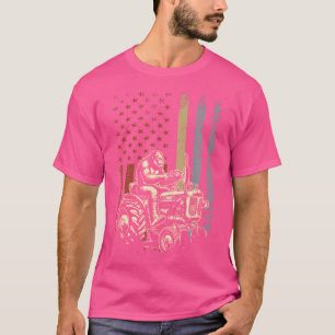 Farmer Bigfoot fährt Traktor USA-Flagge Bigfoot Fe T-Shirt