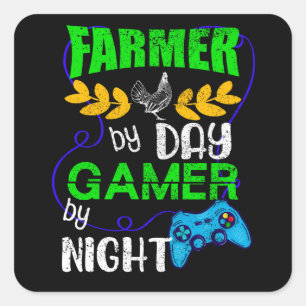 Farmer by Day Gamer by Night Quadratischer Aufkleber
