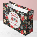 Farmhouse Poinsettia Rustic Merry Christmas Große Geschenktüte<br><div class="desc">From the Farmhouse Poinsettia Christmas & Holiday Collection: Farmhouse Poinsettia Rustic Christmas Gift Bags, with Beautiful Calligraphy Script Typography Merry Christmas und Personalized To & From Name. Easily customize text for this pretty Christmas Bag Template. In 4 verschiedene kolorologische Optionen, this option feature a black background color, and pretty watercolor...</div>