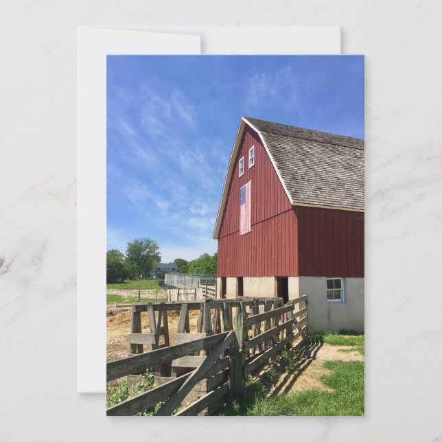 Farms | Red Barn With American Flag Dankeskarte (Vorderseite)