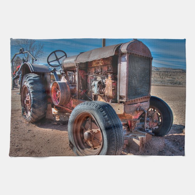 Farms | Rusty Antique Tractor Geschirrtuch (Horizontal)