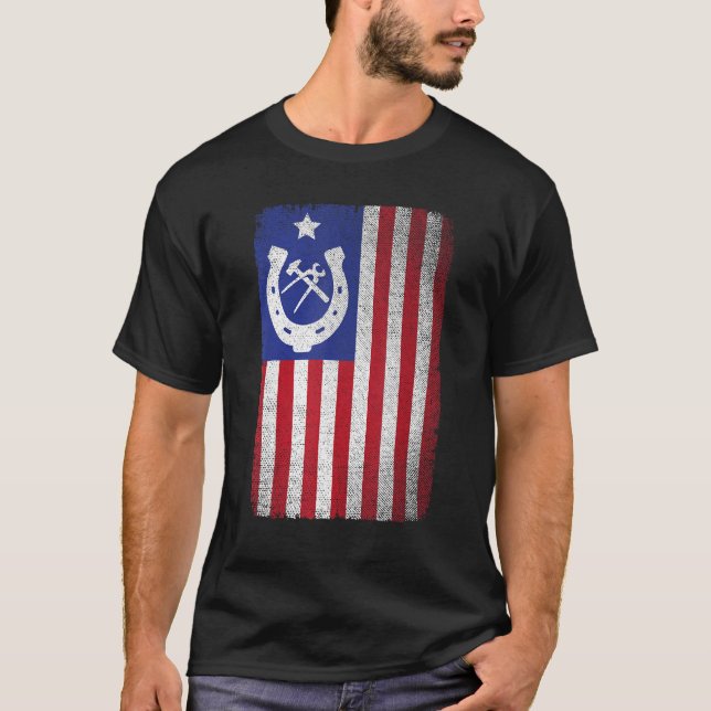 Farrier American Flag Horseshoe Horseshoeing T-Shirt (Vorderseite)