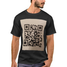 "Fashion-Forward T - Shirt mit Scannable QR Code.