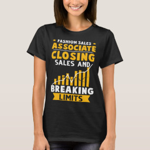 Fashion Sales Associates schließt Verkäufe und bri T-Shirt