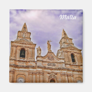 Fassade einer Kirche im Dorf Mellieha auf Malta Magnet