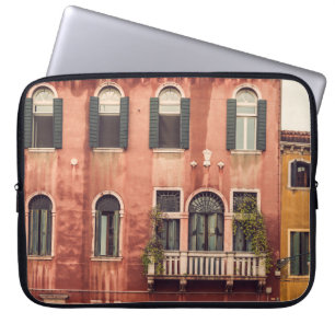 Fassade eines typischen alten Hauses in Venedig, I Laptopschutzhülle