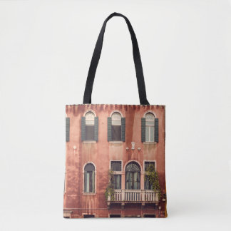 Fassade eines typischen alten Hauses in Venedig, I Tasche