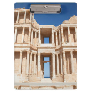 Fassade und Bühne des römischen Amphitheaters Klemmbrett