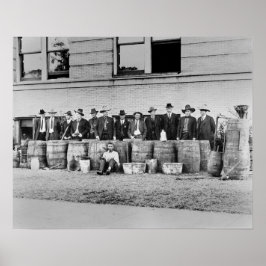 Fässer von Bootleg Liquor, 1922. Vintages Foto Poster