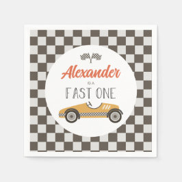 Fast ein gelbes Rennwagen Geburtstag Serviette