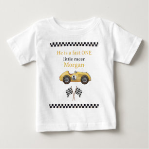 Fast ein gelbes Rennwagen Kinder erste Geburtstags Baby T-shirt