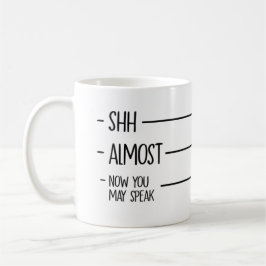 Fast jetzt können Sie sprechen - signalisiert Kaff Kaffeetasse