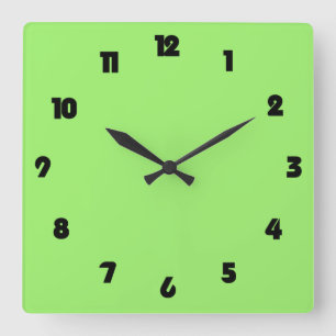 Fat Black Numbers On Green wccn Quadratische Wanduhr