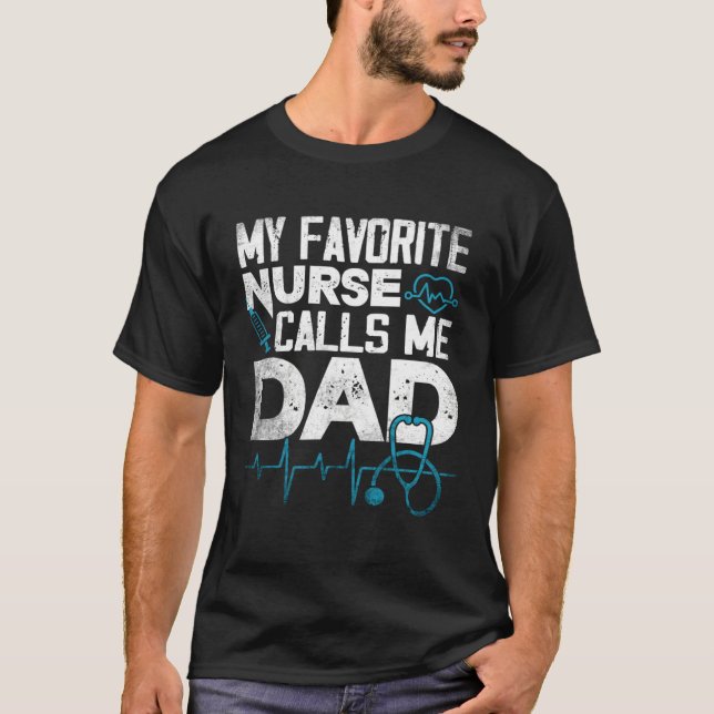 Fathers Day  For Dad My Favorite Nurse Calls Me Da T-Shirt (Vorderseite)