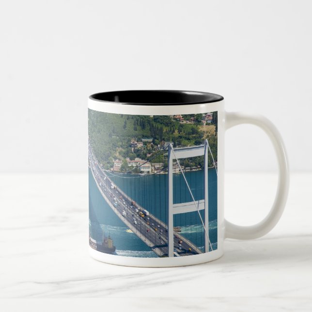 Fatih Sultan-Mehmet-Brücke über den Bosporus, Zweifarbige Tasse (Rechts)